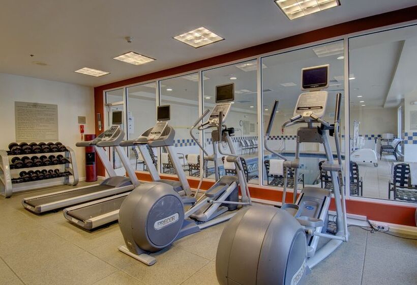 בית מלון כפרי Hilton Garden Inn Shelton