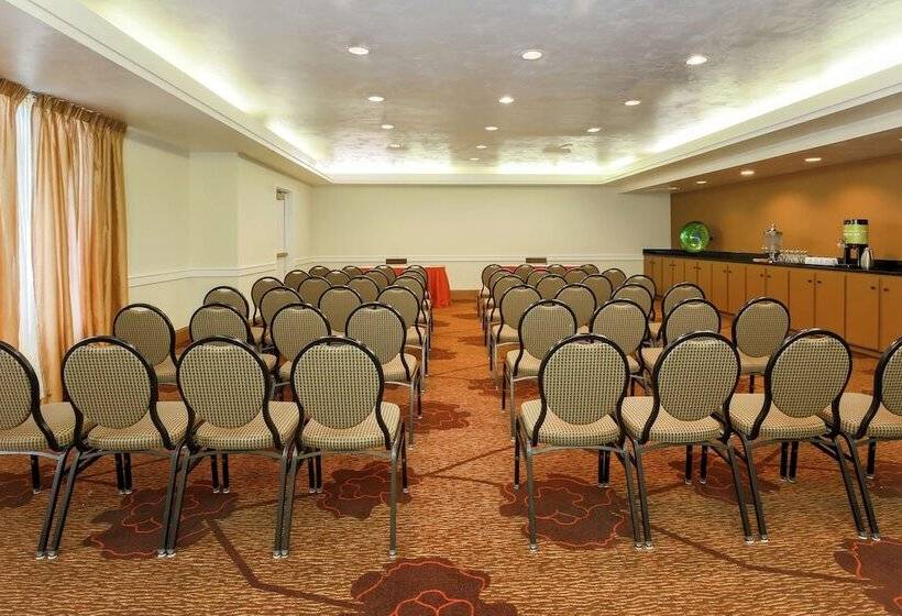 בית מלון כפרי Hilton Garden Inn Tallahassee