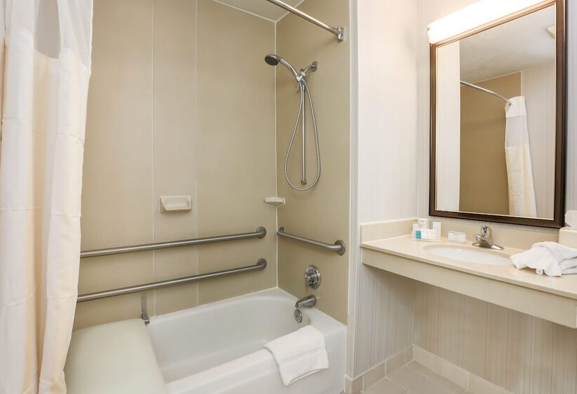 בית מלון כפרי Hilton Garden Inn Tallahassee