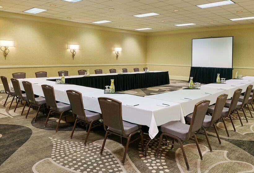 فندق Hilton Kansas City Airport