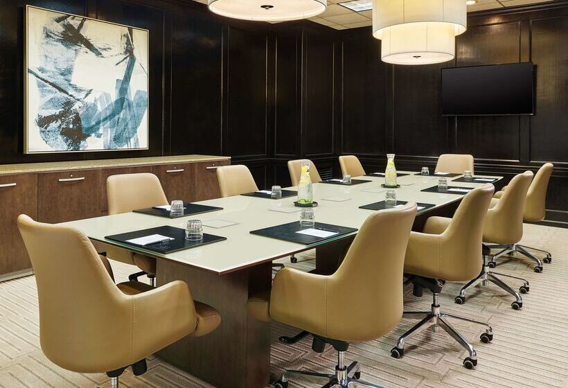 فندق Hilton Kansas City Airport