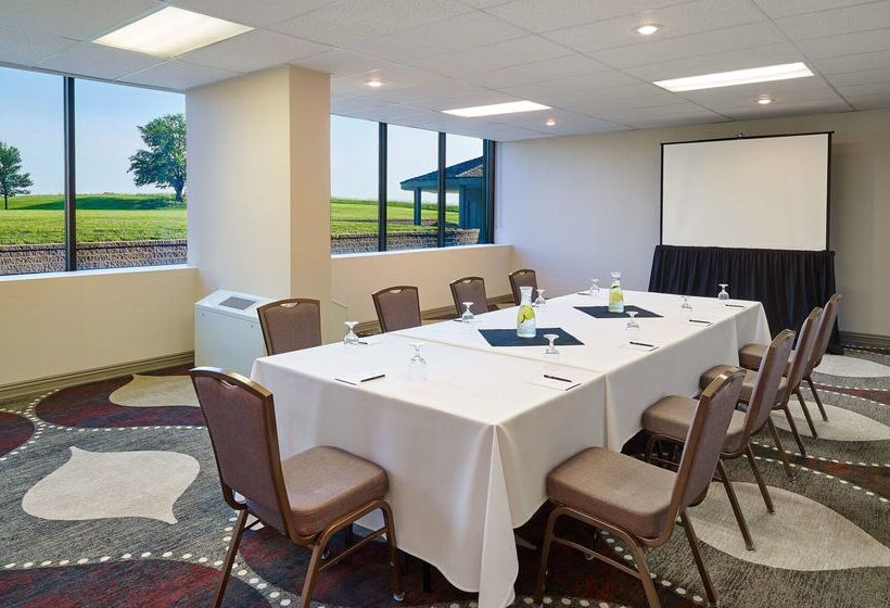 فندق Hilton Kansas City Airport