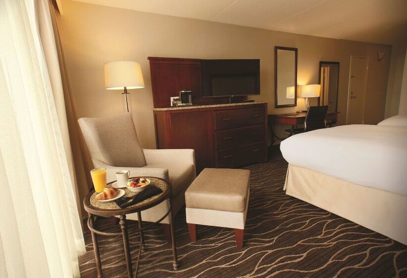 فندق Hilton Kansas City Airport