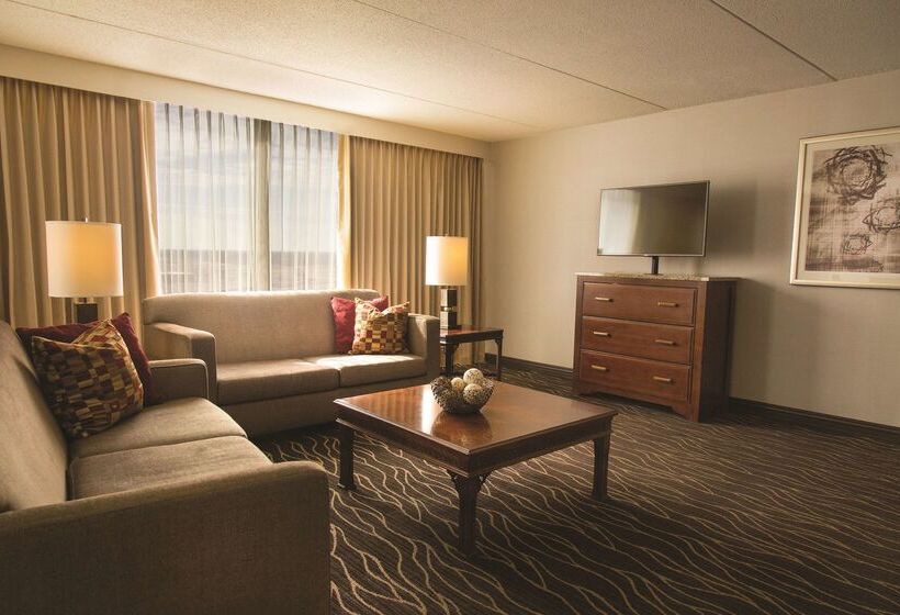 فندق Hilton Kansas City Airport