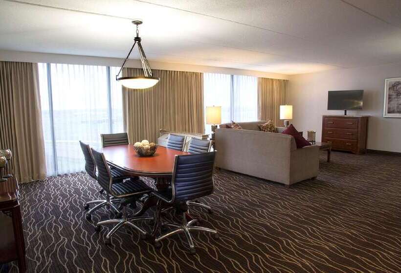 فندق Hilton Kansas City Airport