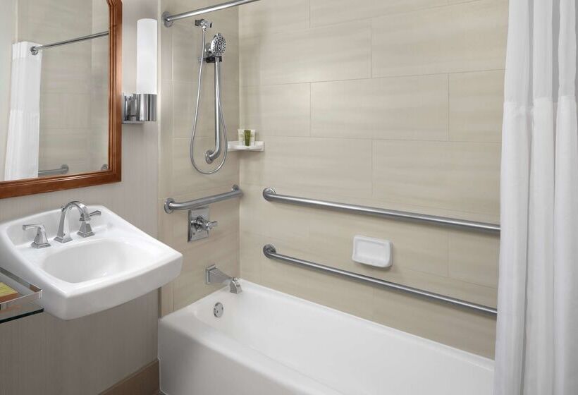 فندق Hilton Kansas City Airport