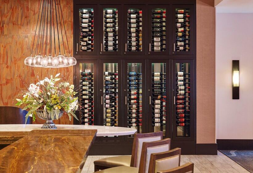 فندق Hilton Kansas City Airport