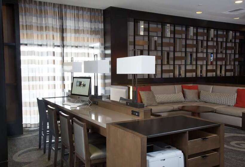 فندق Hilton Kansas City Airport