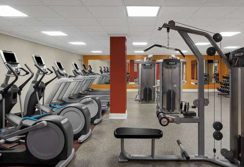 فندق Hilton Kansas City Airport