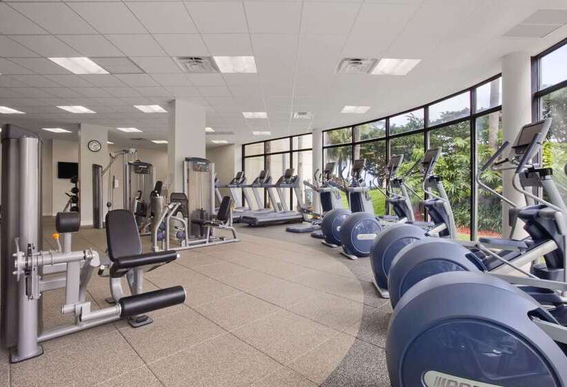 فندق Hilton Miami Airport Blue Lagoon