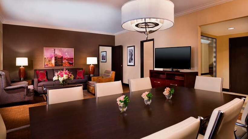 هتل Hilton Minneapolis