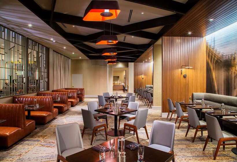 هتل Hilton Minneapolis