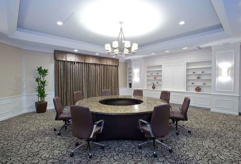 هتل Hilton Minneapolisst. Paul Airport