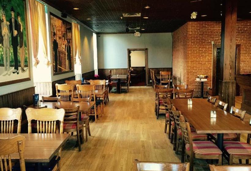 호텔 Historic Calumet Inn