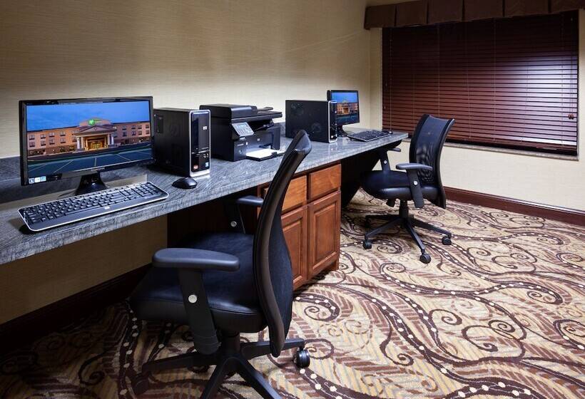 فندق Holiday Inn Express & Suites   Mason City, An Ihg