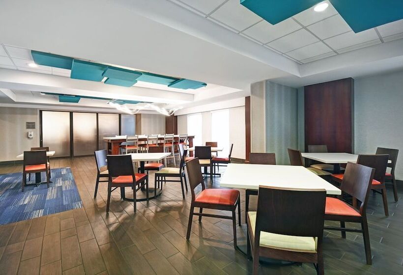 호텔 Holiday Inn Express & Suites Cincinnati Riverfront, An Ihg