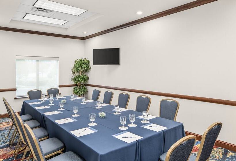 فندق Holiday Inn Express & Suites Wilmington Newark, An Ihg