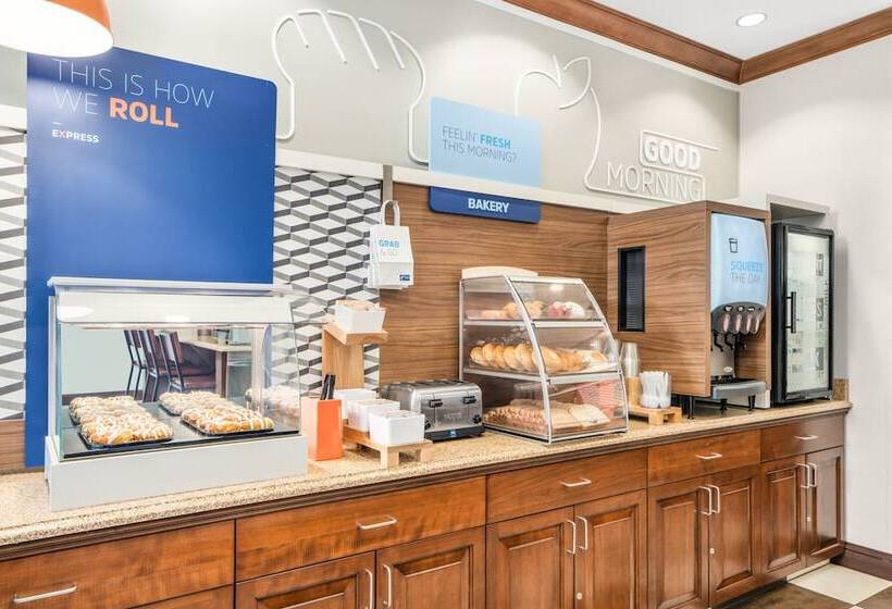 هتل Holiday Inn Express & Suites Wilmington Newark, An Ihg
