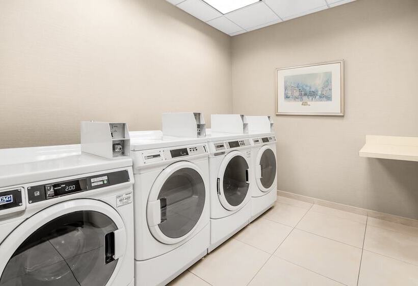 فندق Holiday Inn Express & Suites Wilmington Newark, An Ihg