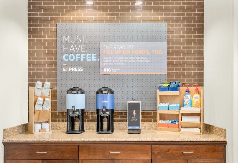 فندق Holiday Inn Express & Suites Wilmington Newark, An Ihg