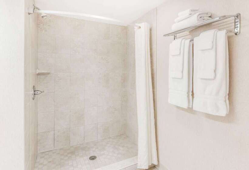 酒店 Howard Johnson By Wyndham Traverse City