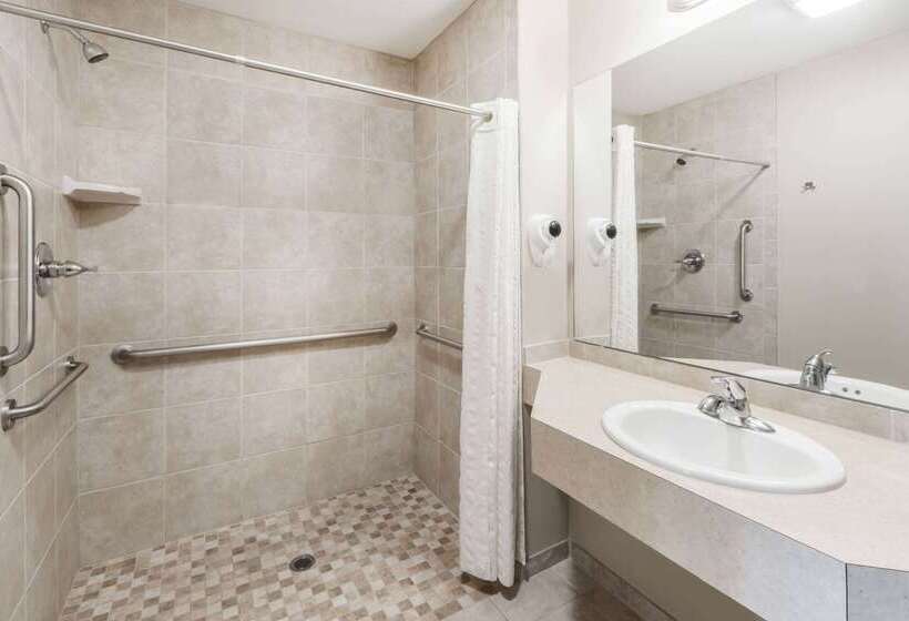 酒店 Howard Johnson By Wyndham Traverse City