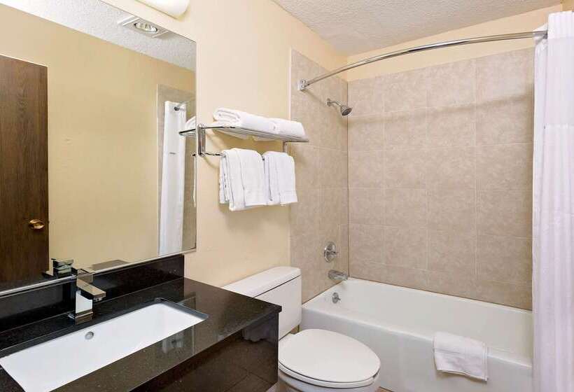 فندق Howard Johnson By Wyndham Waterloo/cedar Falls