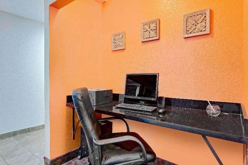 فندق Howard Johnson By Wyndham Waterloo/cedar Falls