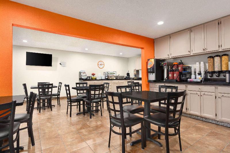 فندق Howard Johnson By Wyndham Waterloo/cedar Falls