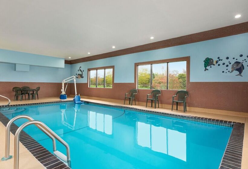 فندق Howard Johnson By Wyndham Waterloo/cedar Falls