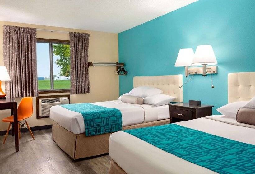 فندق Howard Johnson By Wyndham Waterloo/cedar Falls