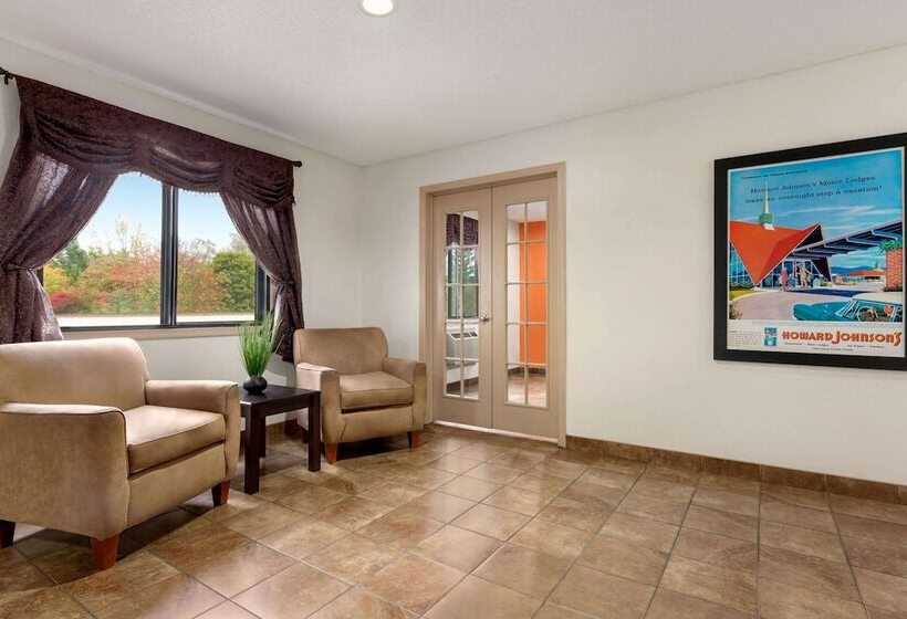 فندق Howard Johnson By Wyndham Waterloo/cedar Falls