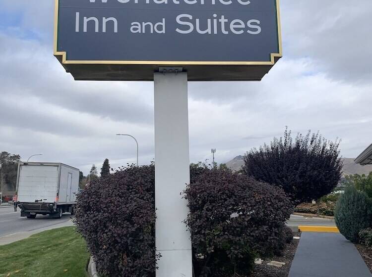 Отель Clarion Pointe Wenatchee