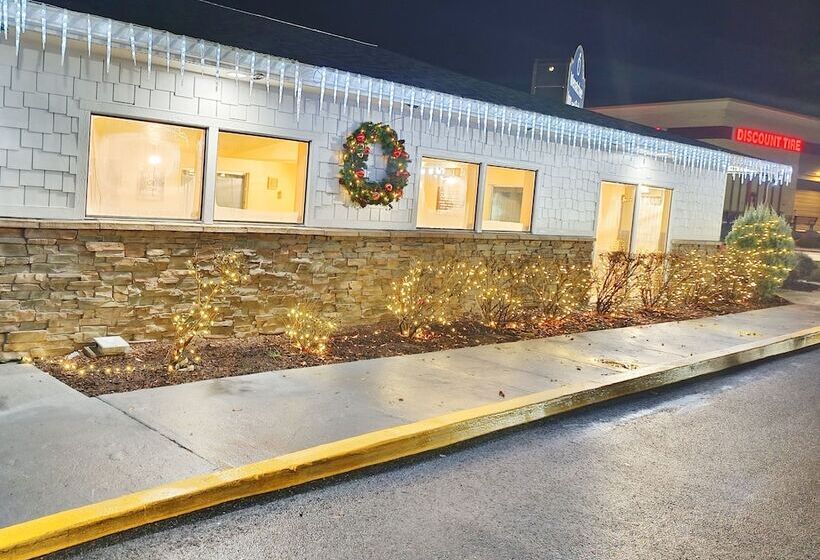 Отель Clarion Pointe Wenatchee