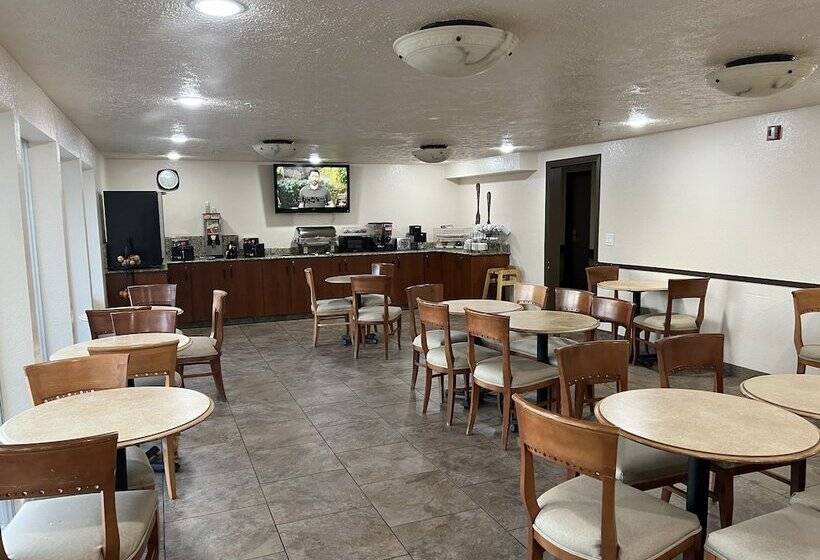 Отель Clarion Pointe Wenatchee