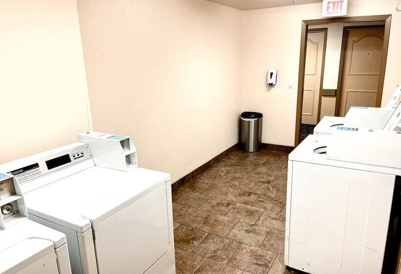 Отель Clarion Pointe Wenatchee