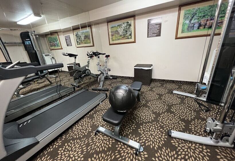 Отель Clarion Pointe Wenatchee