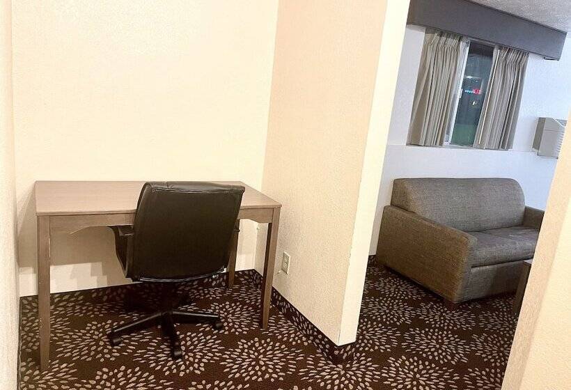 Отель Clarion Pointe Wenatchee