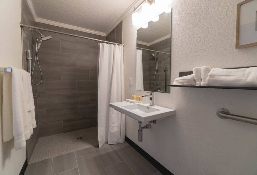 فندق Lakeside Inn