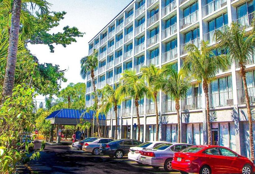 בית מלון כפרי North Miami Beach Gardens Inn & Suites