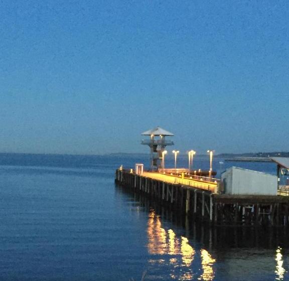 בית מלון כפרי Port Angeles Inn