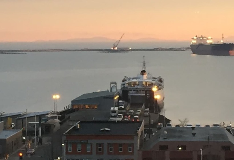 בית מלון כפרי Port Angeles Inn