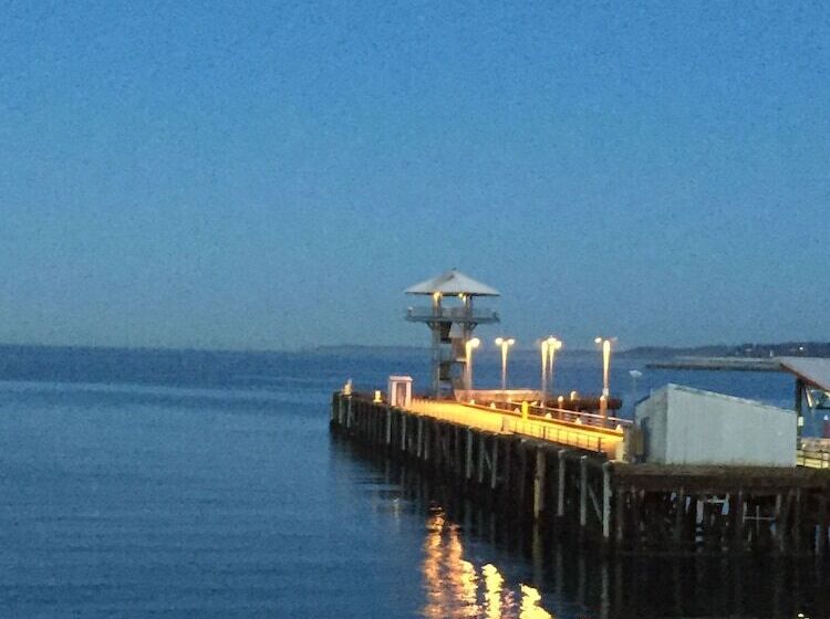 בית מלון כפרי Port Angeles Inn