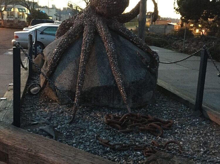 בית מלון כפרי Port Angeles Inn