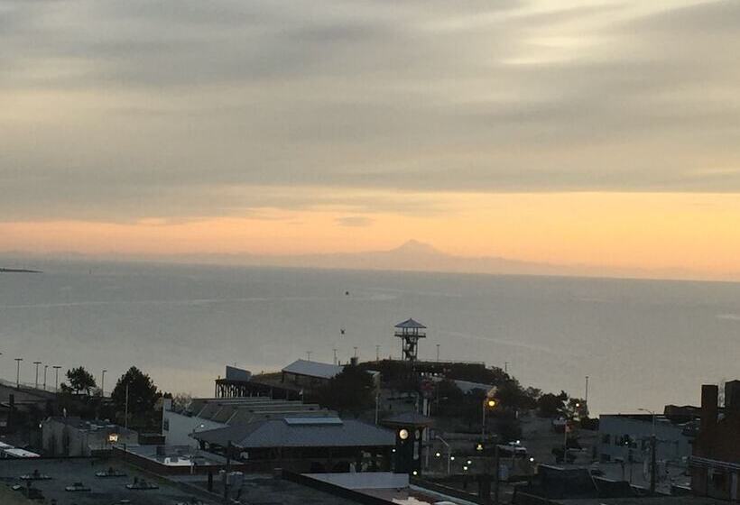 בית מלון כפרי Port Angeles Inn