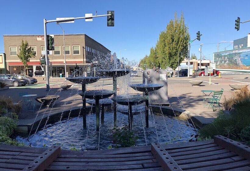 בית מלון כפרי Port Angeles Inn