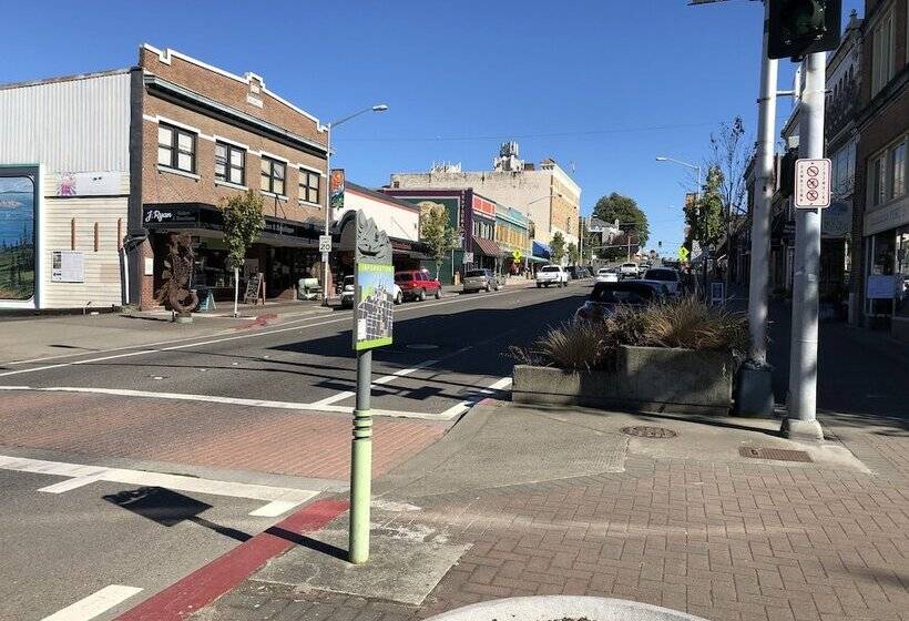 בית מלון כפרי Port Angeles Inn