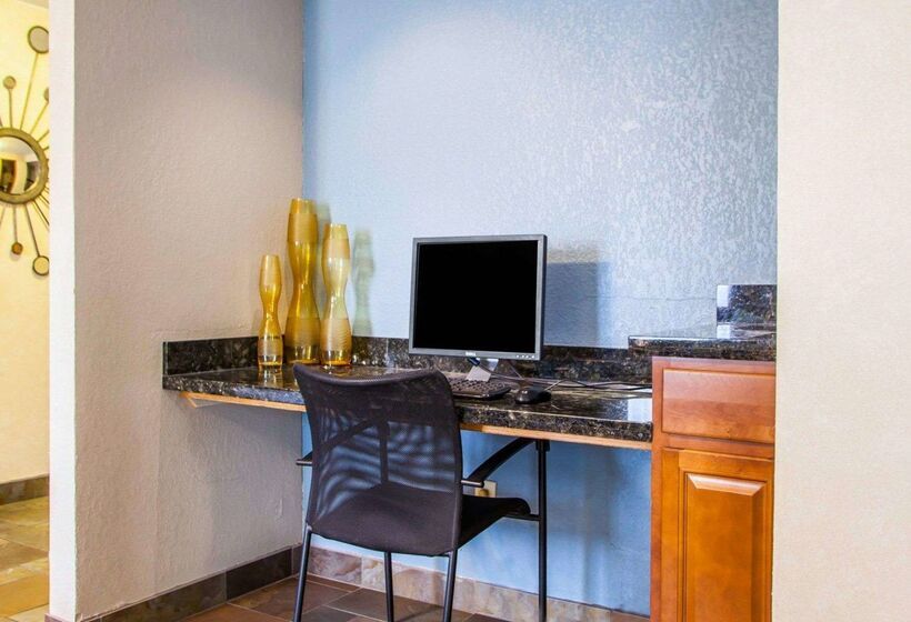 هتل Quality Inn & Suites Ankenydes Moines