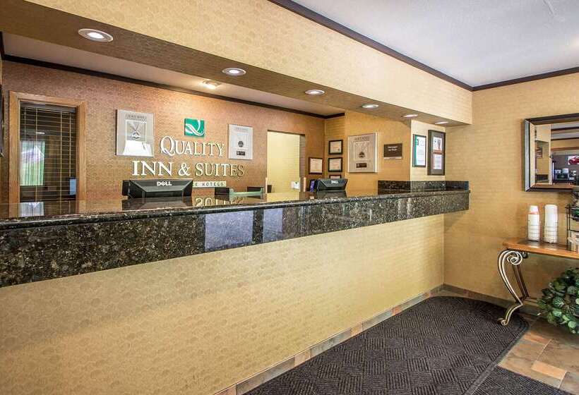 فندق Quality Inn & Suites Decorah