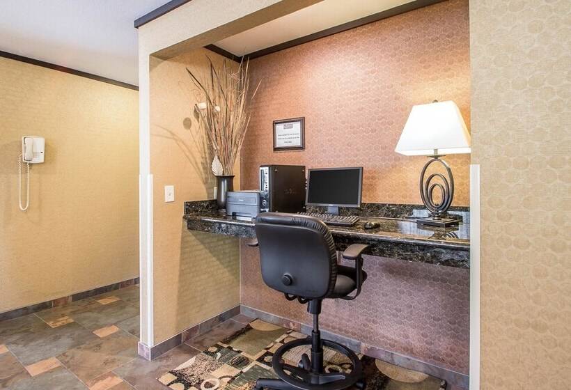 فندق Quality Inn & Suites Decorah